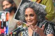 Arundhati Roy Tarik Diri dari Berlinale, Kutuk Pandangan Juri 'Seni Jauhi Politik' Semasa Perang Gaza