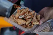 Ayam Gunting RM5 Jadi Taruhan Utama di Bazar Ramadan Rahmah Mersing