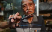 Chow Hon Meng: 60 Tahun Mengabdikan Diri pada Seni Menajam Bilah di Petaling Street