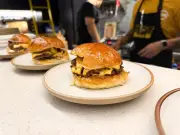 Hot Buns Co. di APW Bangsar: Surga Burger dan Kentang Goreng untuk Pencinta Makanan