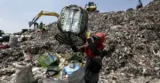Jakarta Hadapi Krisis Sampah 'Kotor' Ketika Tapak Pelupusan Penuh Kapasiti
