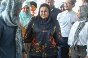 Rosmah Dapat MC Selepas Jatuh, Mahkamah Persekutuan Tangguh Rayuan Buka Semula Kes Solar