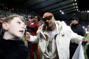 Snoop Dogg Bawa Gaya Steelers ke Swansea dalam Lawatan Pertama sebagai Pemilik Bersama