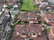 Tapak Bina Stutong Baru Diarah Tutup DOSH Selepas Kren Tumbang Masuk Rumah