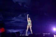 Taylor Swift Dinobat Artis Global Terlaris 2025, Kalahkan Stray Kids dan Bad Bunny