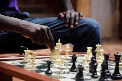 Haaland Melabur, Salah 'Ketagih': Permainan Catur Jadi Obsesi Terbaru Bintang EPL