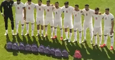 Pemain Bola Sepak Iran Beri Penghormatan kepada Mangsa Serangan Sekolah di Minab