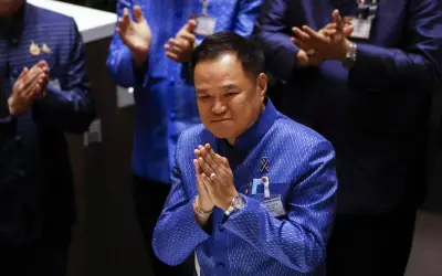 Raja Thailand Sahkan Kabinet Baharu Pimpinan Perdana Menteri Anutin