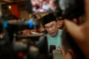 Anwar Ibrahim Akan Pantau Secara Peribadi Fasa Akhir Evakuasi Rakyat Malaysia di Timur Tengah