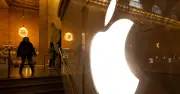 Apple Hadapi Cabaran Besar AI Sempena Ulang Tahun Ke-50