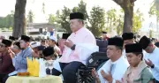 Hampir 1,000 Jemaah Solat Mohon Hujan di Istana Arau, Raja Perlis Turut Berangkat