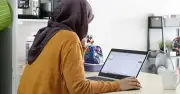Kerajaan Perhalusi Cadangan WFH untuk Penjawat Awam, Keputusan Selepas Raya