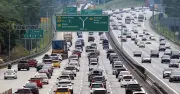 Lalu Lintas Perlahan di Lebuh Raya Utama Akhir Musim Cuti Aidilfitri