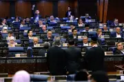 Penjelasan Ketidakhadiran Ahli Parlimen: Libaran di Hospital, Tapah di Solat