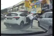 Polis Buru Pemandu Honda HR-V Dikesan Rakam Video Rosakkan Cermin Sisi Kereta di Cheras
