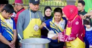 Raja Muda Perlis Sertai Kanak-Kanak Sindrom Down Masak Bubur Lambuk Ramadan