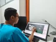 Rawatan Kanser Hati dari Dalam: Kisah Pemulihan Dr Loo Melalui Brachytherapy 3D