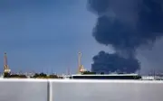 Serangan Iran Bakar Kapal Tangki Minyak Kuwait di Pelabuhan Dubai