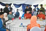 Sultan Abdullah dan Kerabat Diraja Pahang Sertai Sambutan Aidilfitri Penganjuran MB Wan Rosdy
