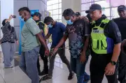 Tiga Lelaki Tidak Mengaku Bersalah Atas Kelakuan Tidak Sopan Di Balai Polis Meru