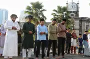 Umat Islam Seluruh Malaysia Sambut Syawal Dengan Solat Sunat Aidilfitri