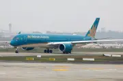 Vietnam Airlines Gantung Penerbangan Domestik Akibat Kekurangan Bahan Api
