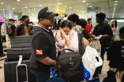 Warga Malaysia Terperangkap Pulang Selamat Melalui Penerbangan Repatriasi Singapura dari Muscat