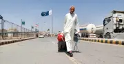 Warga Pakistan di Sempadan Terpencil Gambarkan Kekecohan Meninggalkan Iran