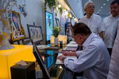 Anwar Beri Penghormatan Terakhir kepada Ling Liong Sik, Kenang Sumbangan Besar kepada Negara