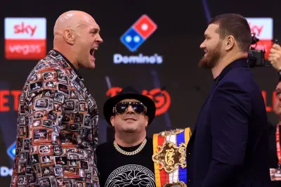 Fury Ragut 'Saya Masih Ada' Sambil Pandang Joshua, Tapi Ujian Rusia Dahulu