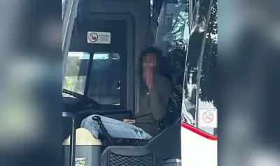 Ibu jari tengah dan kemarahan jalan raya: Polis Melaka cari pemandu bas ekspres viral