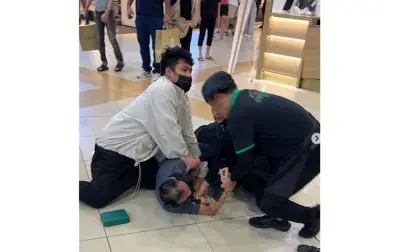 Kakitangan Oriental Kopi Halau Pencuri Beg Di Johor Bahru