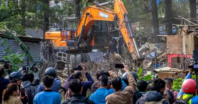 Nepal robohkan petempatan setinggan di ibu kota