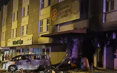 Pasangan Cedera Selepas Kedai Barangan Sembahyang Cina Terbakar di Kuala Krai