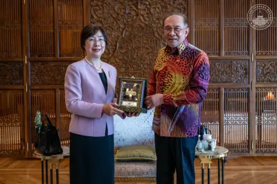 Perdana Menteri Anwar Temui Presiden AIIB Bincang Pelan Tenaga Hijau dan Infrastruktur Digital Malaysia