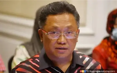 Rahman Dahlan Letak Jawatan Ketua Umno Tuaran, Kekal Dalam MKT