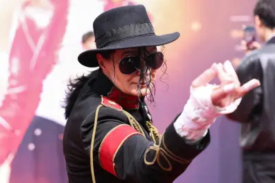 Ribuan Pemuja Berkumpul di Berlin untuk Tayangan Perdana Biopik 'Michael' Tentang Michael Jackson