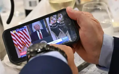 Saham Jatuh, Dolar Kukuh Selepas Ucapan Trump Mengenai Perang Iran