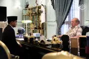 Agong terima menghadap Menteri Besar Johor di Istana Pasir Pelangi