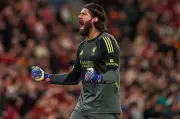 Alisson Tercedera, Liverpool Kehilangan Penjaga Gol Utama Untuk Perlawanan Penting