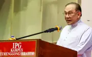 Anwar enggan layan dakwaan tular, gesa bukti dikemukakan