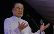 Anwar Sokong Hak Iran Pertahankan Diri, Tidak Komen Kenyataan Menteri Singapura