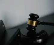Bekas Penjawat Awam, Pengerusi Kuil Didakwa Atas Invois Palsu RM50,000