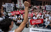 Berpuluh Ditahan dalam Bantahan New York Terhadap Jualan Senjata AS ke Israel