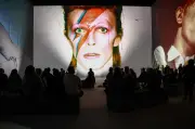 David Bowie 'Dihidupkan Semula' dalam Pameran Multimedia Immersif di London