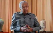 Dr Mahathir Dedah Masih Sukar Kawal Pergerakan Kaki Selepas Jatuh Tiga Bulan Lalu
