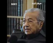Dr Mahathir Kongsi Detik Jatuh: 'Kaki Saya Hilang Kawalan Sebelum Tumbang'
