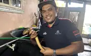 Dua Rakan di Kelantan Raih Kejayaan dengan Ladang Belut yang Mampan