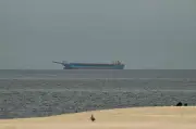 Dua Sekatan di Selat Hormuz: Minyak, Kuasa, dan Jalan Sempit Kembali ke Diplomasi