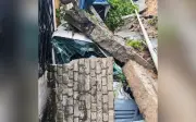 Dua Tanah Runtuh Kecil Landa Ampang Selepas Hujan Lebat, Van Hancur Dihimpit Runtuhan
